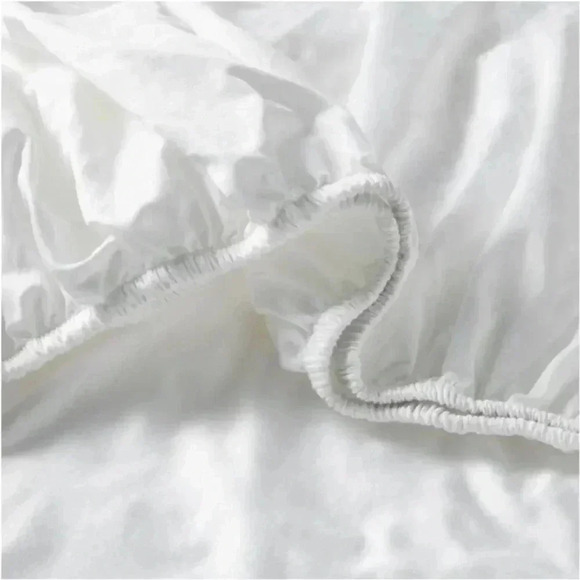 NWT DVF for Target Chain Embroidery 400
Thread Count Bedding Sheet Set - Picture 3 of 4